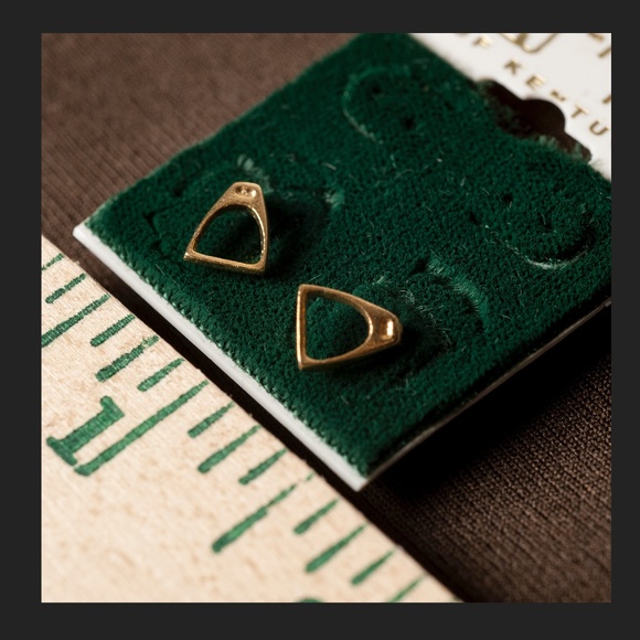 Equestrian Gold Tone Earrings - Picture 4 of 5